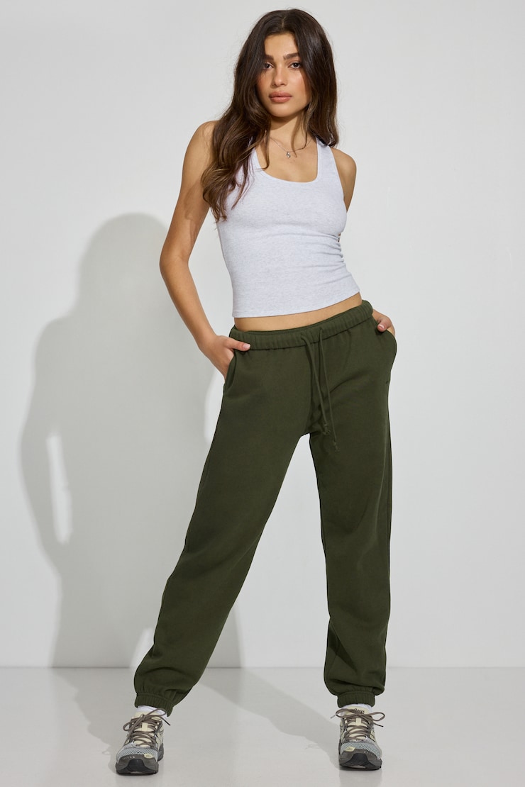 100091919_8AI_alt1_1920x2880.jpg