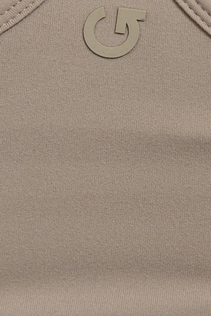100103304_3HS_alt3_1920x2880.jpg